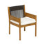 Ensemble de salle à manger d'extérieur Celia pour 6 personnes, style côtier moderne, en bois d'acacia, avec chaises à accoudoirs tressés, coussins et table à lattes à pieds incurvés.