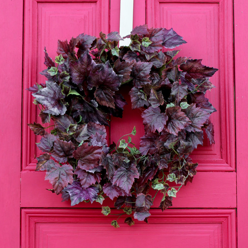 Couronne de porte mauve mauve mauve avec feuillage d'automne automne