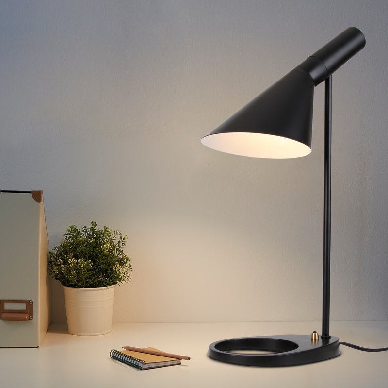 Lampe de table moderne et noire Timeless