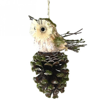Ornement hibou sur une pomme de pin