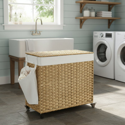 Avec sa conception roulée et roulante, ce vêtement est facile à déplacer et facile à pousser et à tirer dans la chambre à coucher, ce qui facilite la récupération des vêtements.