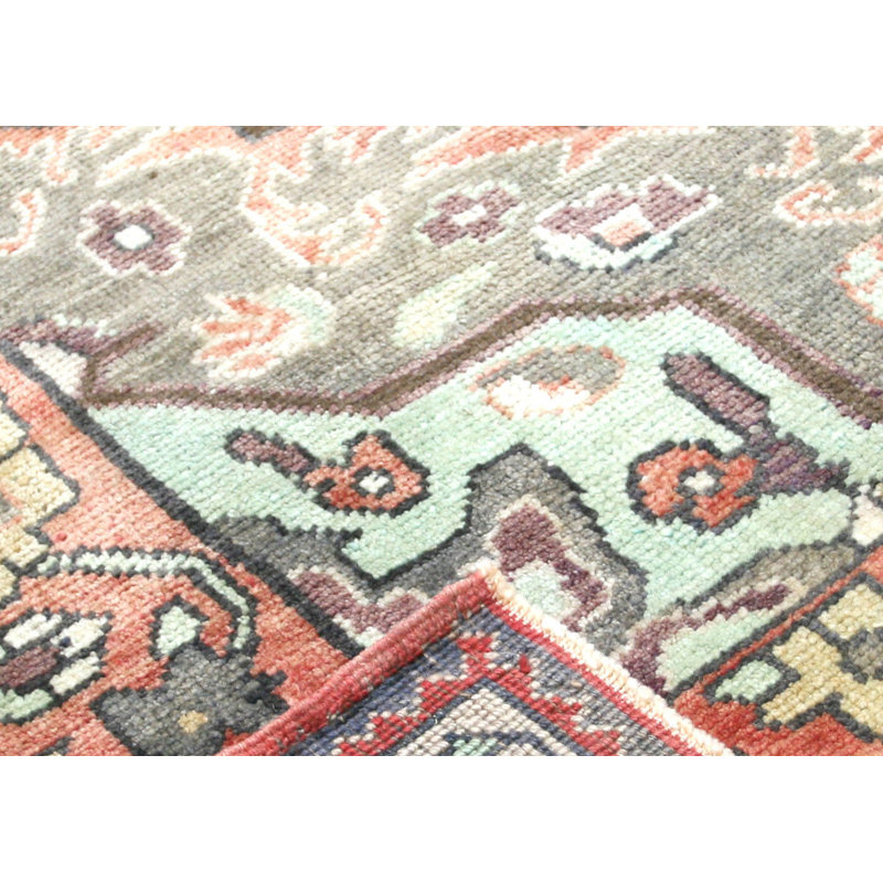 Tapis unique en laine noué à la main des années 1960 de 5 pi 4 po x 9 pi 4 po en rouge / brun