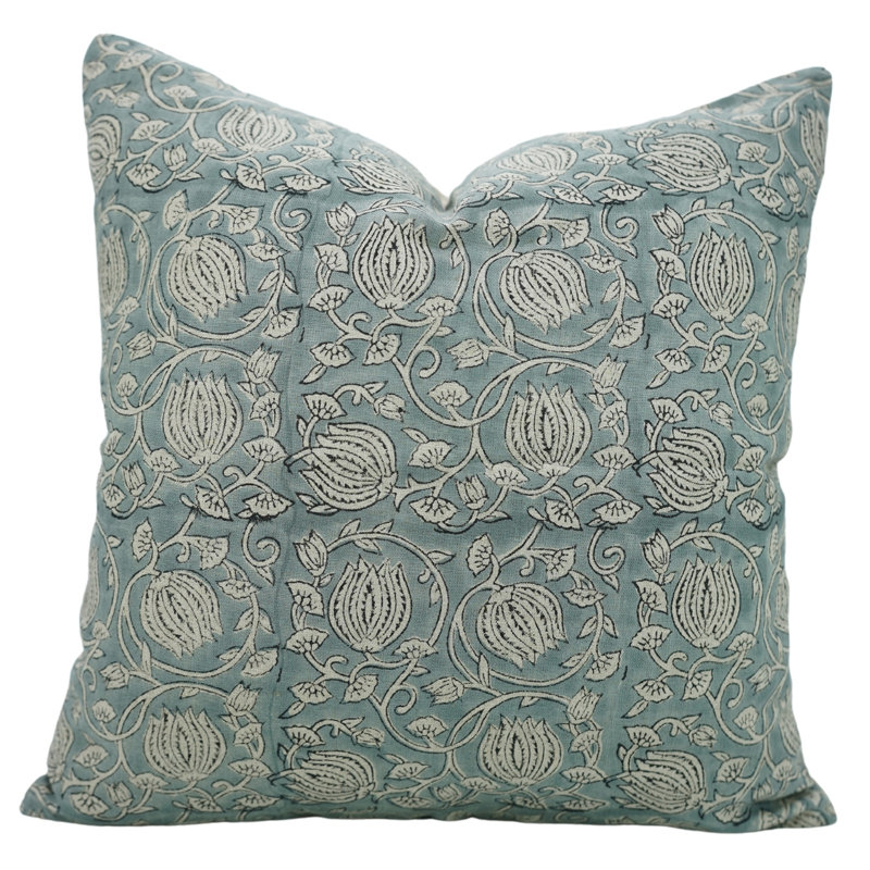 Housse de coussin artistique fabriquée à la main Fabividine - 6 Kamal, Motif floral clair / bleu, Carrée, H 18 po x l 18 po