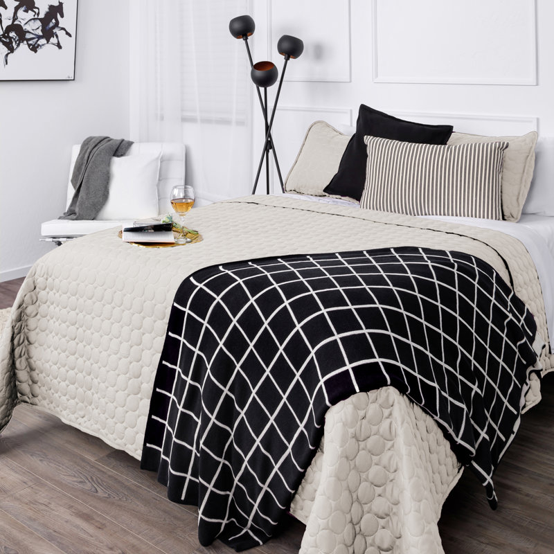 Bone Full Microfiber Quilt Set with Minimalist Circle Design