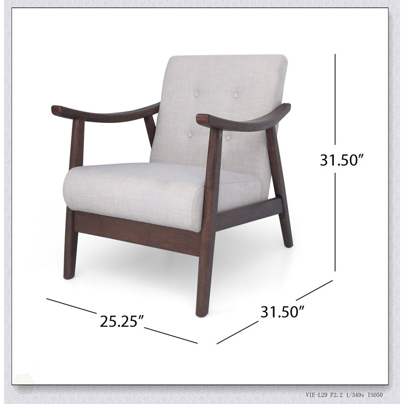 Fauteuil club confortable pour la détente et la lecture, rehaussant l'ambiance de la maison avec un rembourrage moelleux et une conception classique