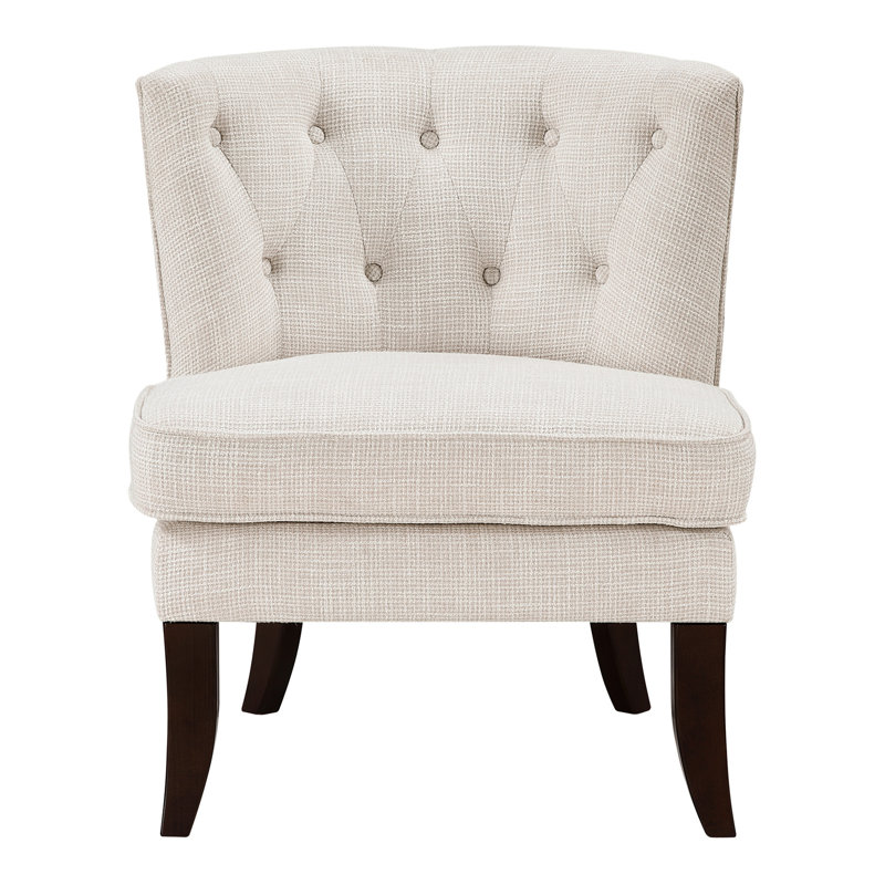 Chaise beige classique avec capitonnage délicat, pieds en bois massif pour un espace de vie élégant, Beige