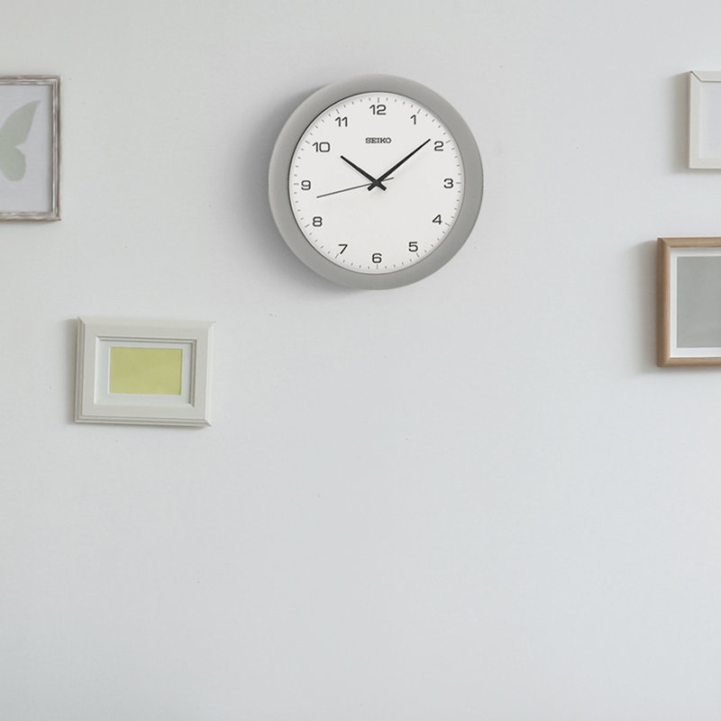 QXA137SLH Wall Clock, Silver-Tone