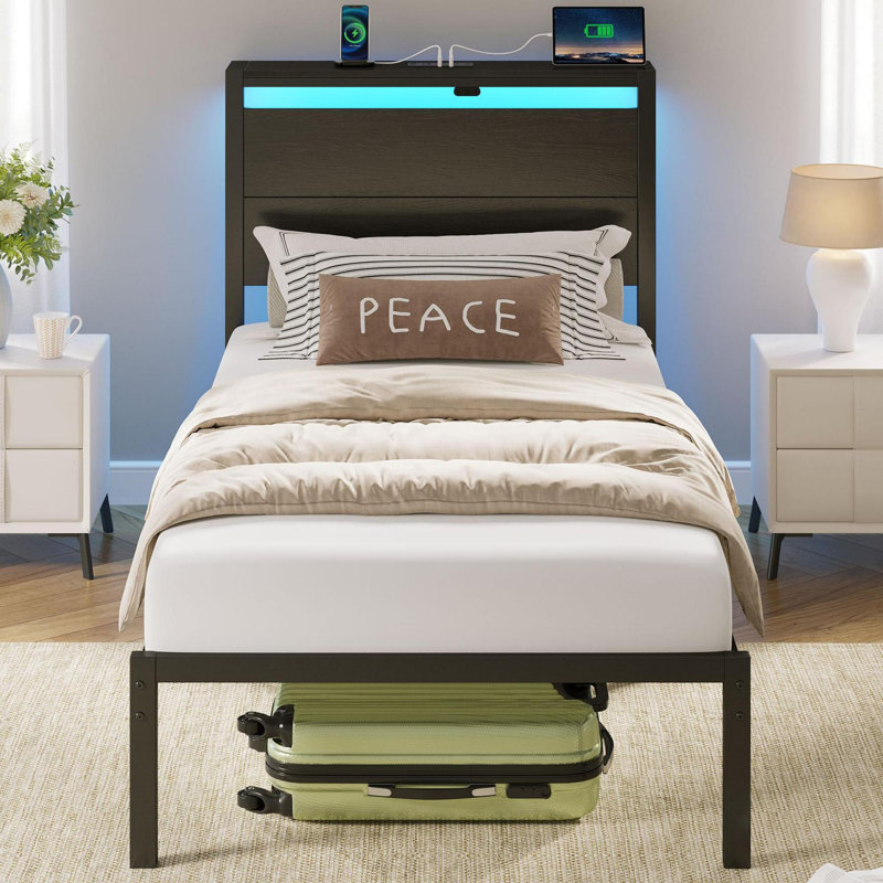 Cadre de lit avec tête de lit, lit plateforme en métal avec lumières DEL, prises de courant et rangement sous le lit, gris