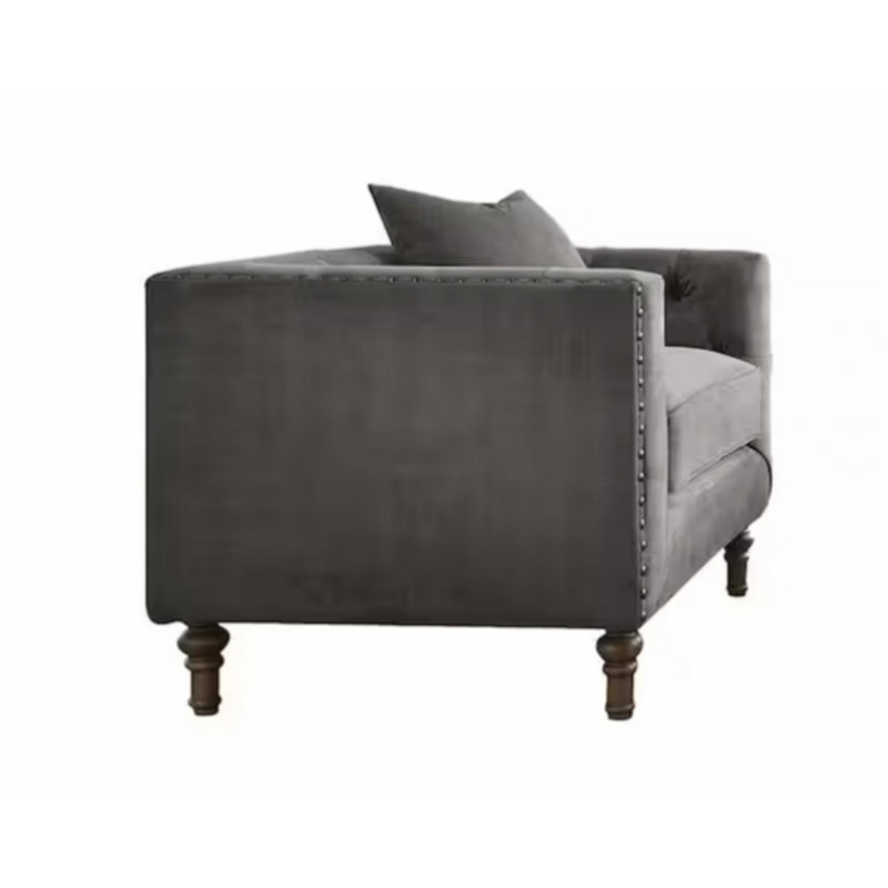 Chaise simple avec coussin et garniture cloutée