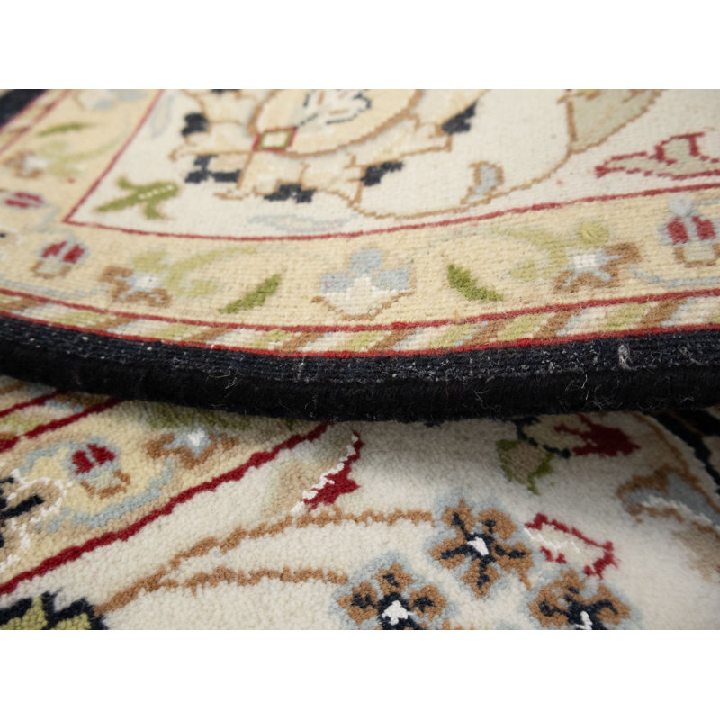 Tapis noir Indo-nain à motif floral noir 6 x 9