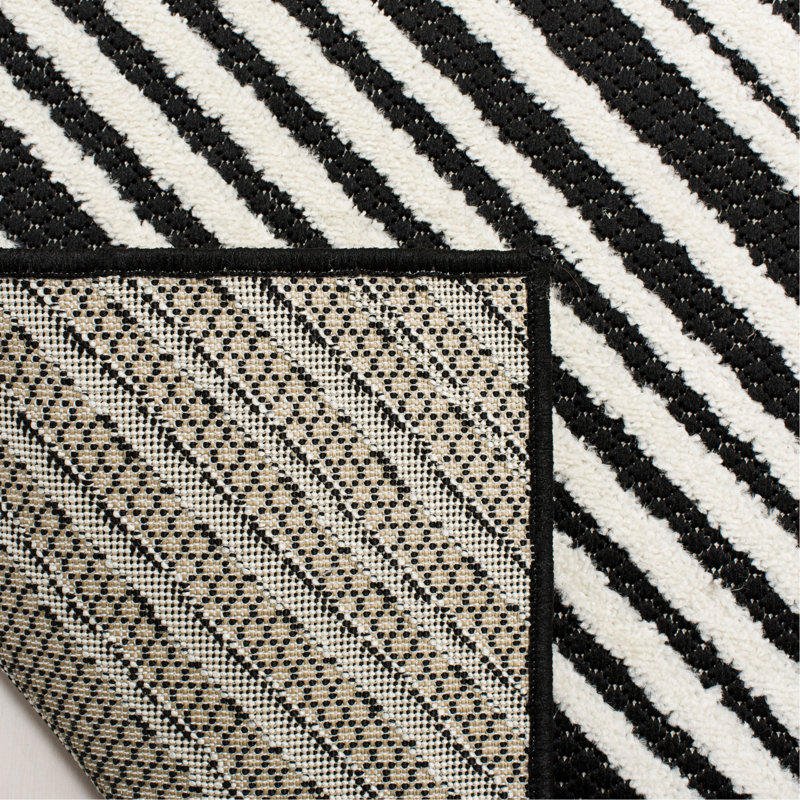 Tapis noir à rayures Zofia, Rectangle 6 pi 7 po x 9 pi 6 po