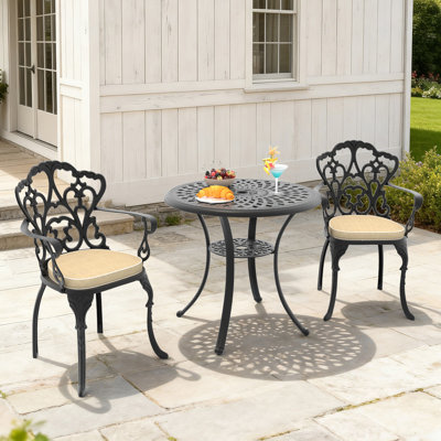Ensemble bistro 3 pièces en fonte d'aluminium, table ronde 30,71 po avec trou pour parasol et 2 fauteuils avec coussins beiges