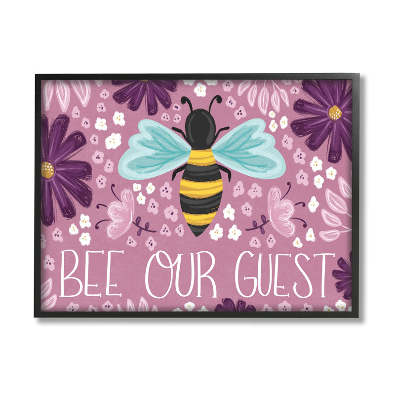 «Bee Our Welcome Welcome», fleurs de chalet mauves par Emily Cromwell, H 24 po x l 30 po, Giclée encadrée noir minuit