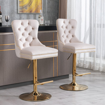 Tabourets de bar pivotants épais en velours doré d'une hauteur de siège réglable de 27 à 35 pouces, tabourets de bar rembourrés modernes avec dossier capitonné confortable pour un pub à domicile et un îlot de cuisine (beige, ensemble de 2)