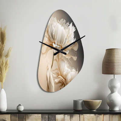 Fleur de pivoine I - horloge murale asymétrique en métal pivoines, impression d'horloge en métal de forme unique blanche