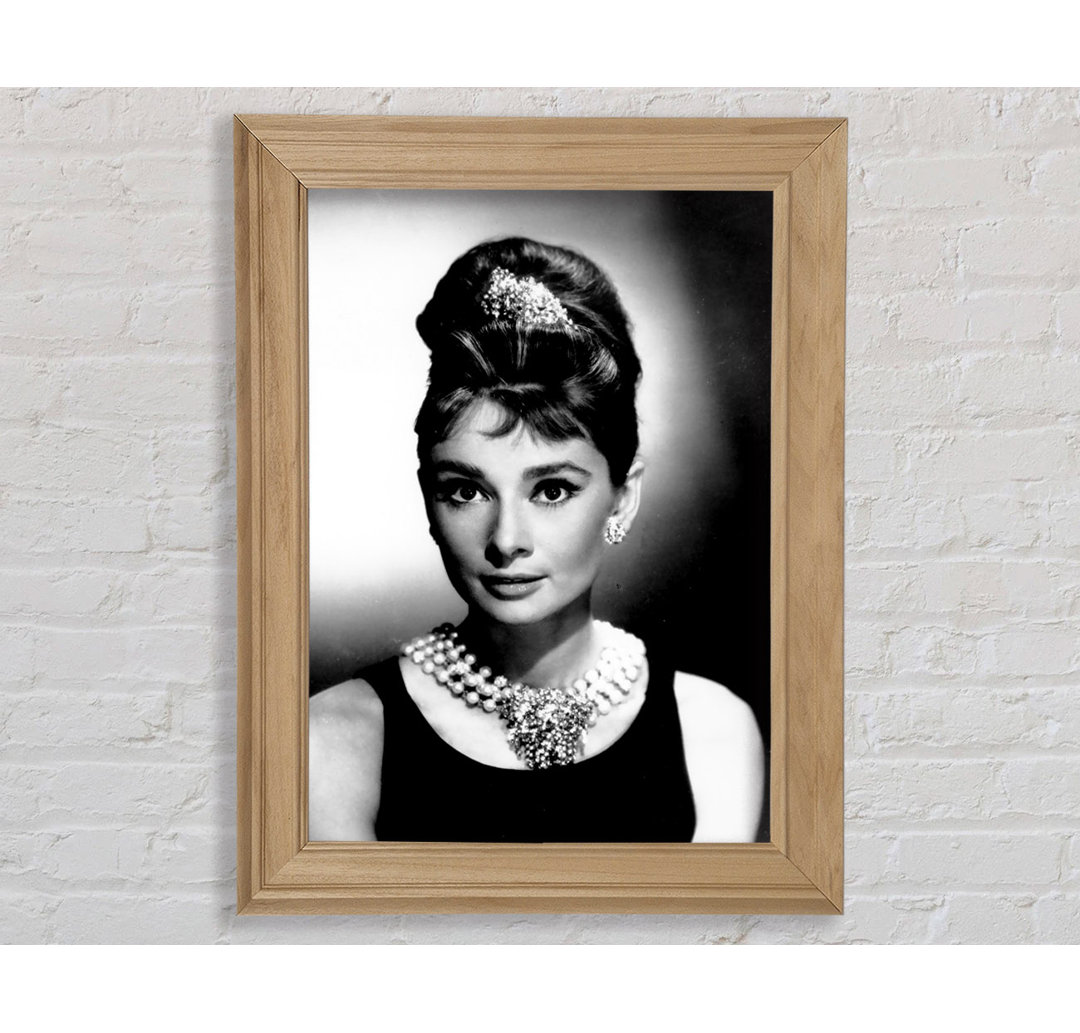 Audrey Hepburn Diamonds And Pearls - Einzelner Bilderrahmen Kunstdrucke