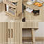 Tables de chevet en bois avec station de charge, table d'appoint moderne Mid-Century avec portes coulissantes, table de chevet cannelée, noyer / chêne naturel-1556577987-1568805871
