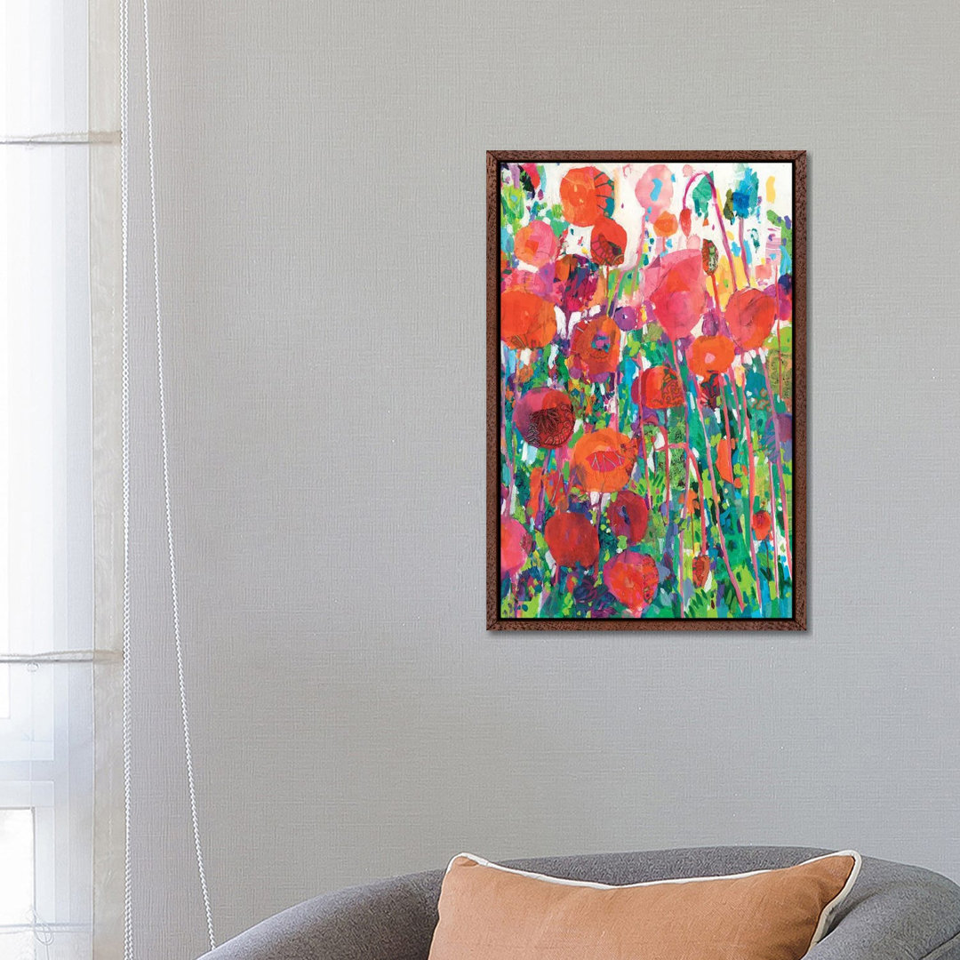 Vivid Poppy Collage II von Tara Funk Grim - Galerie-verpackte Leinwand Giclée auf Leinwand