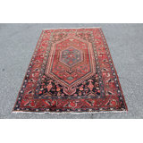 Tapis unique en laine noué à la main des années 1950 de 4 pi 3 po x 6 pi 4 po en rouge / vert / gris