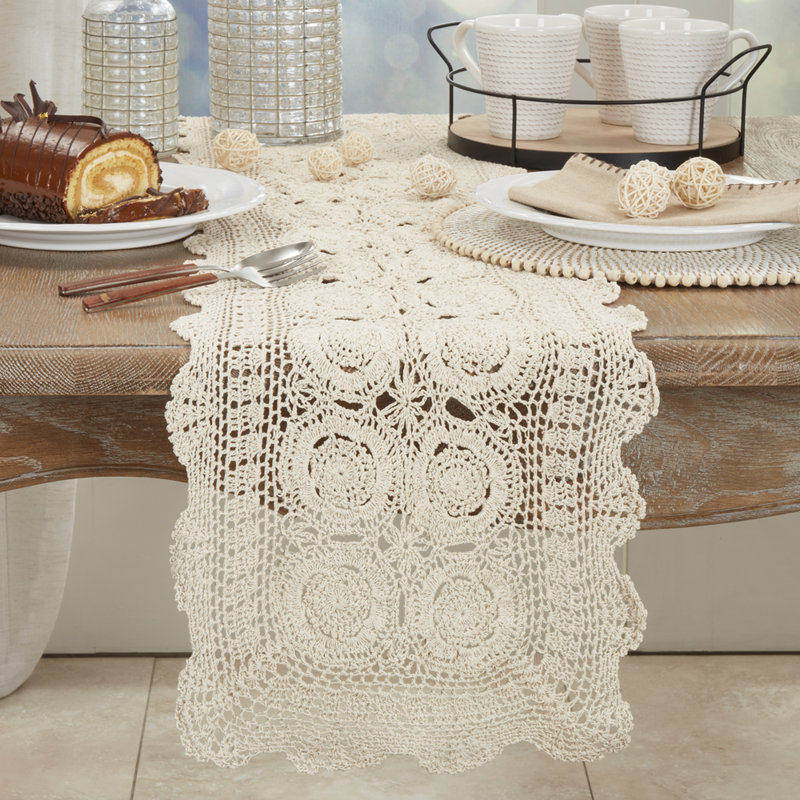 Chemin de table en dentelle au crochet fait à la main Medallion, Beige, L 45 po x l 16 po