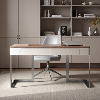 Bureau en bois massif et bureau en noyer