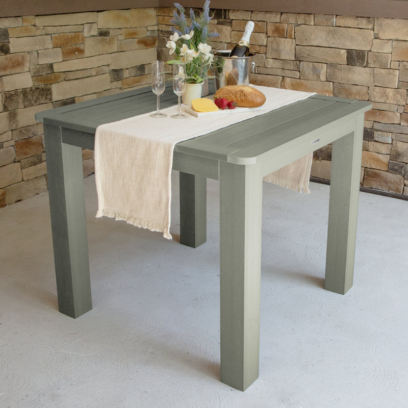 Table de salle à manger en plastique Highsmith, Eucalyptus, H 36 po x l 42 po x P 42 po