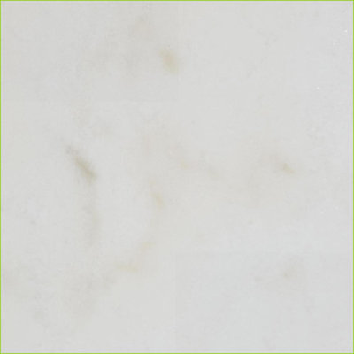 Table basse sophistiquée en marbre blanc avec pieds en métal doré - Décoration de salon glamour