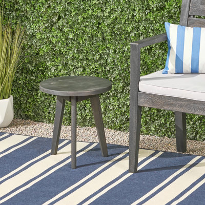 Petite table d'appoint de jardin avec balcon et peu d'espace
