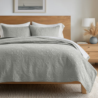 100% Cotton Medallion Stitch Quilt Set