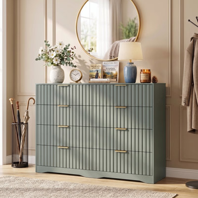 Commode en bois cannelé de 55 pouces à 8 tiroirs
