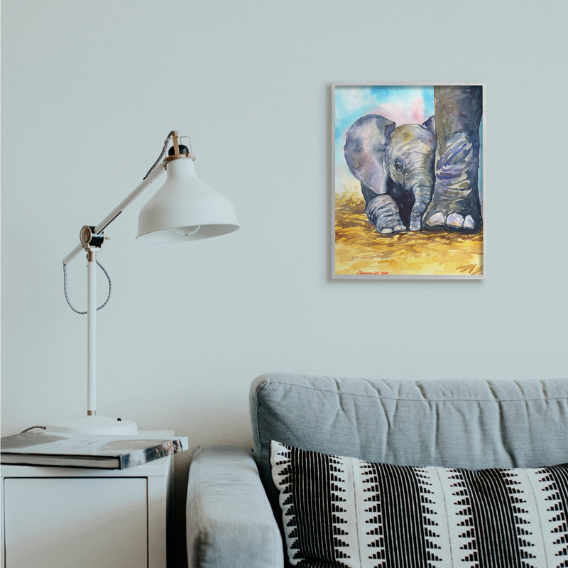 «Baby Elephant at Feet» par George Dyachenko - peinture sur toile tendue, H 20 po x l 16 po, Estampe numérique Farmhouse