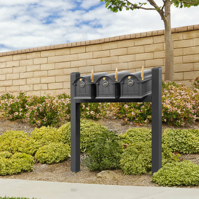 Balmoral Triple Mount Mailbox /w/ Pyramid Caps & Personalized Door Medallion (3 Mailboxes, Tri-Mount Rack, 3 Medallions)
