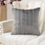 Housse de coussin en fausse fourrure Shaggy-107173923