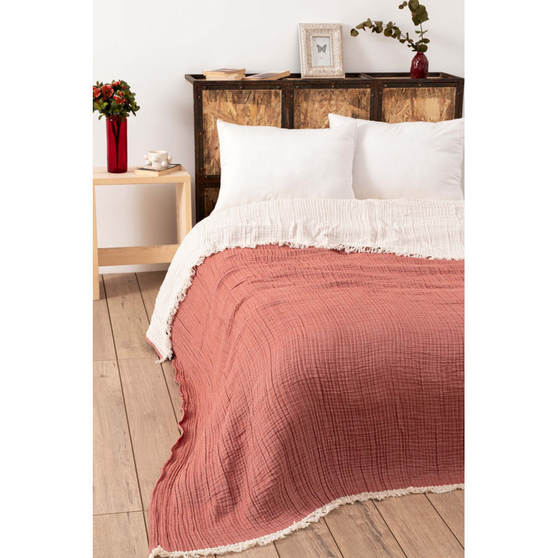 Couvre-lit double luxueux, rouge carrelé, 90,6 po x 98,4 po | 100% coton, 4 épaisseurs | Lavable à la machine à 86-104 ° F | Doux et durable, parfait pour les chambres confortables, il ajoute une touche d'élégance à tout décor
