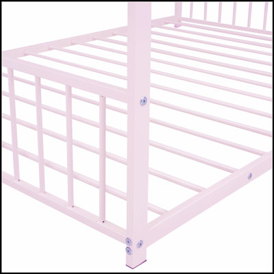 Lit en métal robuste pour enfants, conçu pour offrir un espace de jeu et de sommeil confortable, sécuritaire et durable.