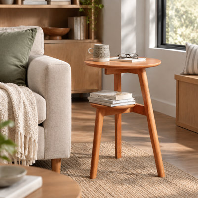 Table d'appoint ronde à deux niveaux en bois massif avec tablette de rangement, idéale pour le canapé et la table de chevet.