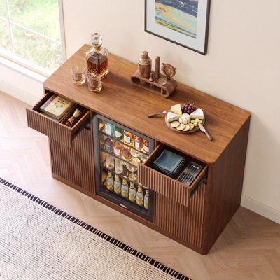 Grande armoire à café avec frigo Mini armoire avec rangement pour bouteilles de vin Buffet cannelé avec mini-réfrigérateur, station de charge et tablettes réglables (réfrigérateur non inclus)