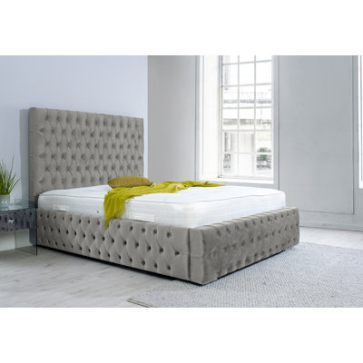Juna Upholstered Velvet Sleigh Bed