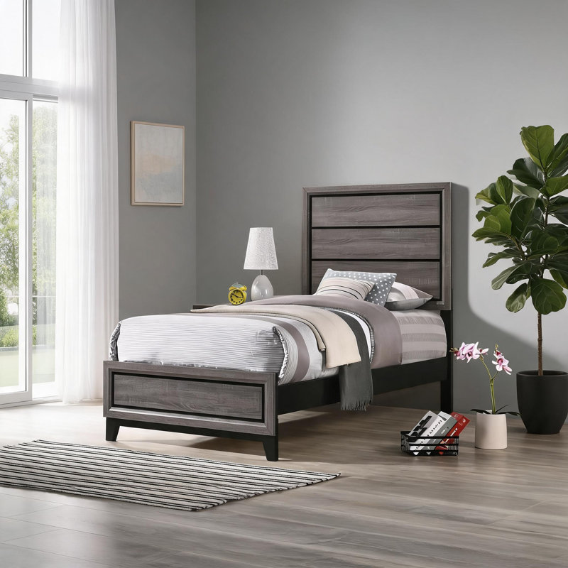 Pour la chambre principale et la chambre d'amis, structure de lit simple à panneau transitionnel en bois de chêne gris