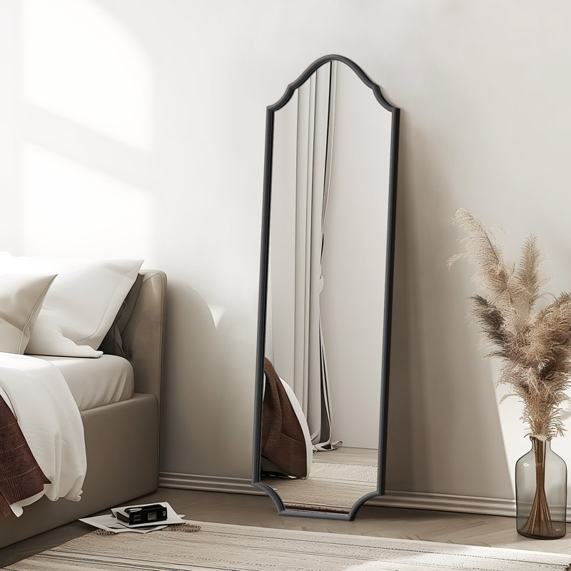 Miroir incliné en métal Lilith, Noir, 60 po x 18 po