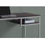 Bureau d'ordinateur moderne avec une surface de travail spacieuse et un design industriel compact pour l'efficacité du bureau à domicile.-708530850