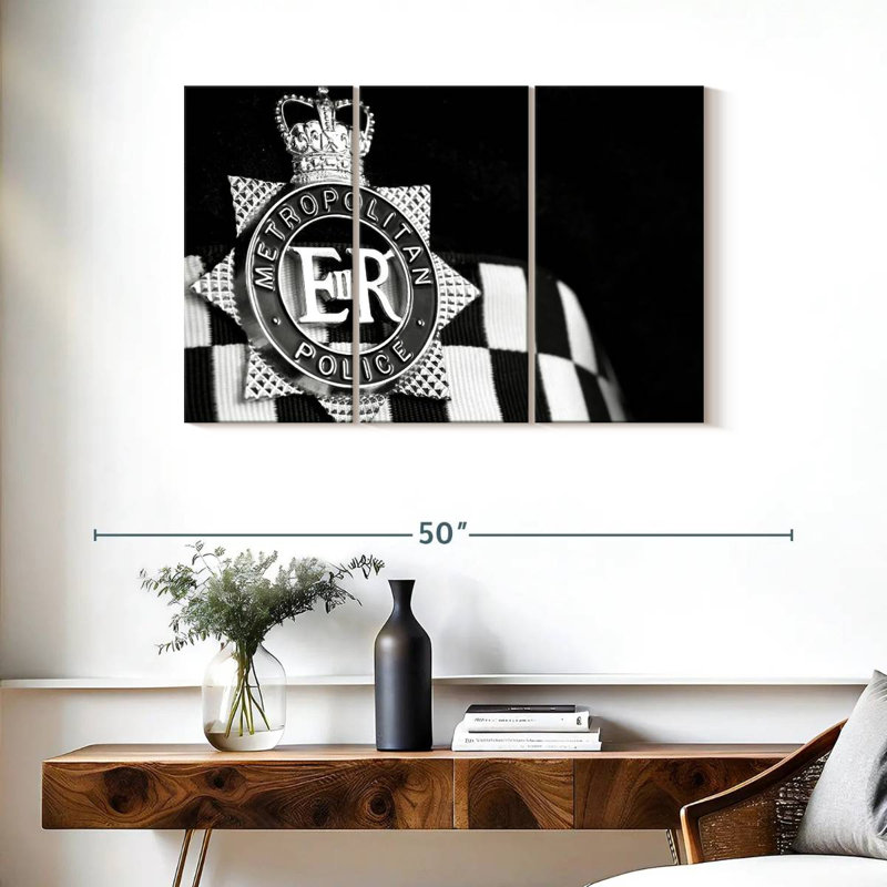Insigne de la police métropolitaine, H 24 po x l 38 po