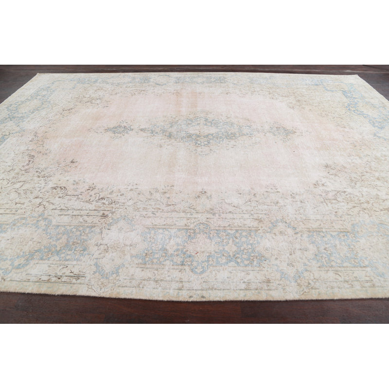 Tapis décoratif en laine de conception unique noué à la main des années 1960 9 pi 9 po x 13 pi 4 po en rose/bleu/beige