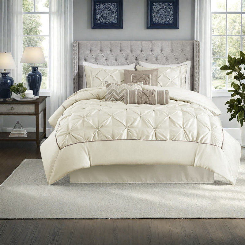Elegant Tufted Ivory Bedding Sets, Polyester Material For Home Comfort