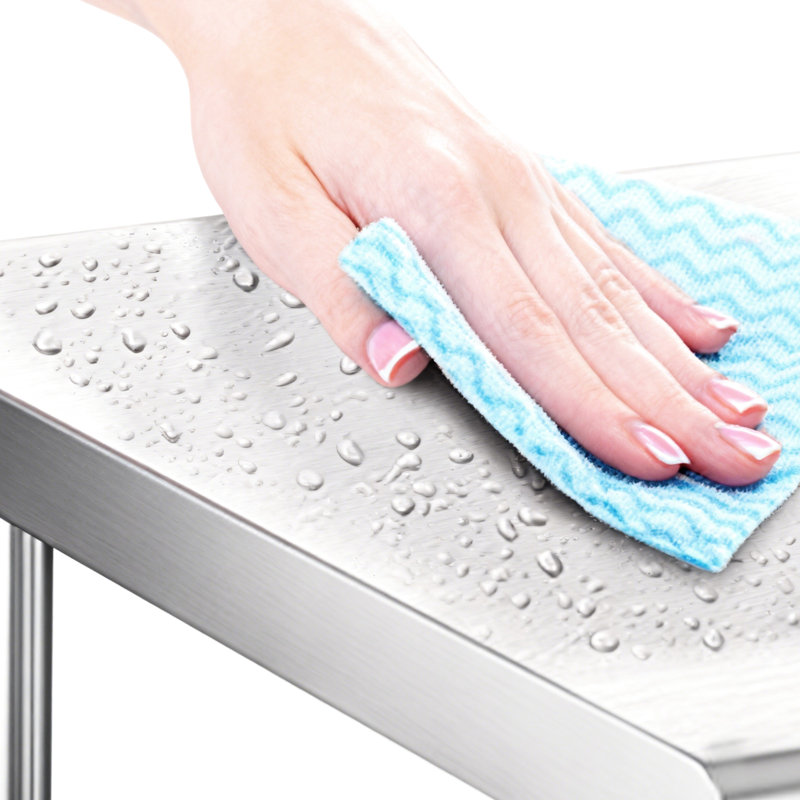 Table commerciale en acier inoxydable 24 po x 30 po avec homologation, pieds galvanisés et tablette de rangement inférieure, certification de nettoyage facile, surface hygiénique, convient aux cuisines exiguës.