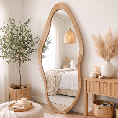 Miroir sur pied pleine longueur 71 po, motif ondulé irrégulier organique, cadre en bois clair naturel