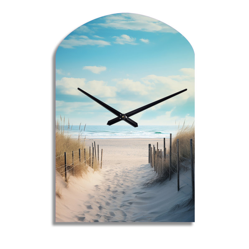 Path To The Beach III - Horloge murale en métal sable arqué, Moyenne