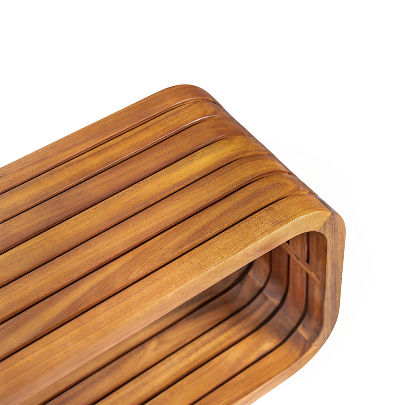 Table basse en bois d'acacia massif avec un design évidé pour les espaces de vie modernes et une installation sans effort.