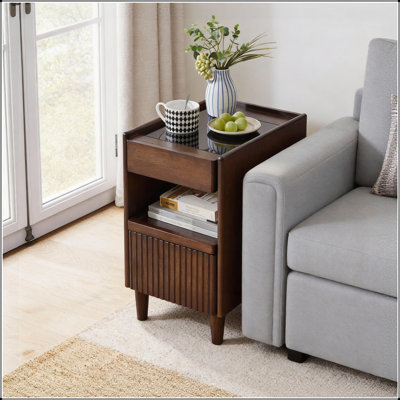 Table de chevet en bois robuste avec tiroir et tablettes ouvertes