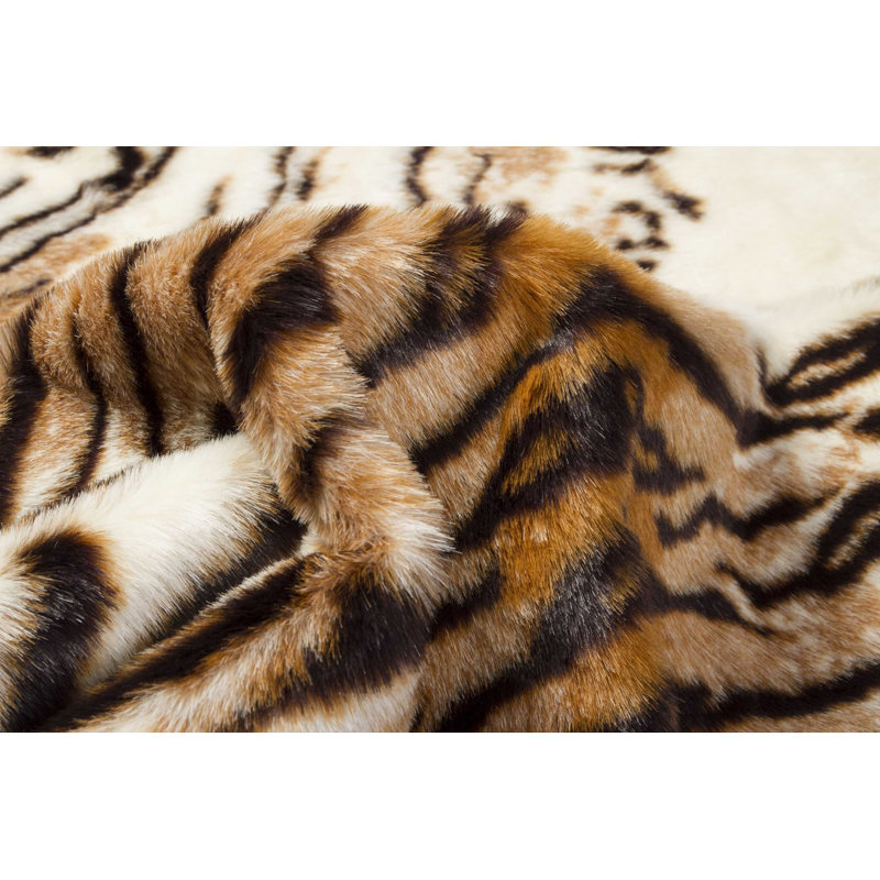 Hollin Cowhide Animal Print Indoor Rug, Novelty 5.25' x 7.5'